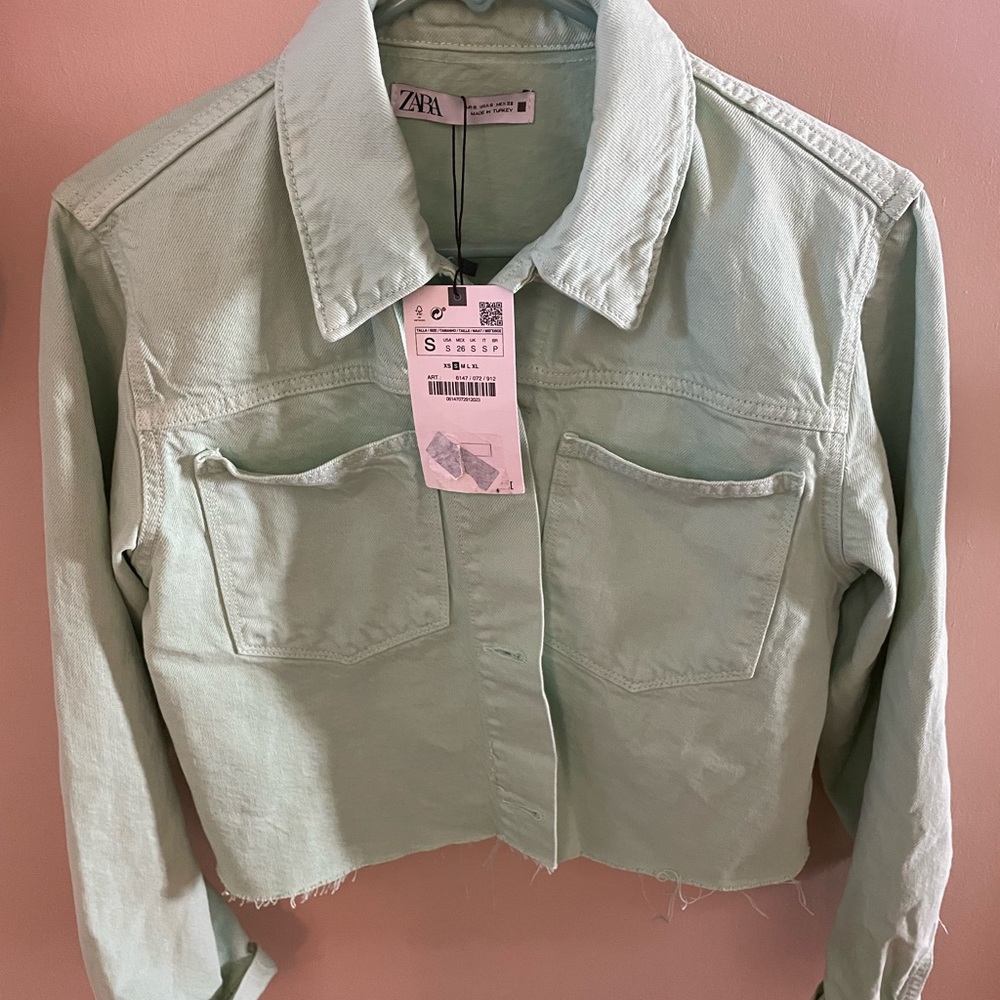 NWT Zara cropped denim jacket with distressed hem - Picture 1 of 10